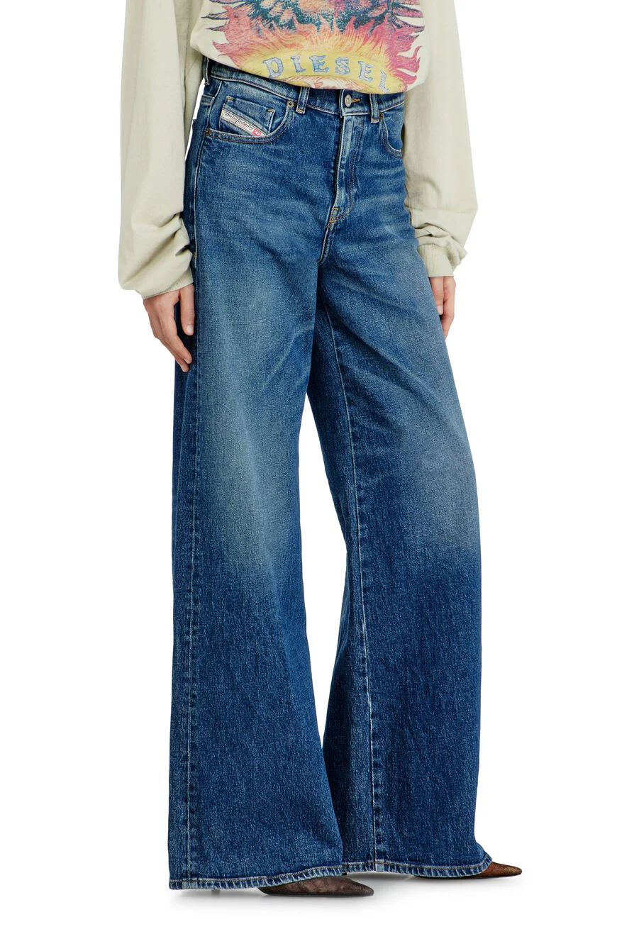 DI-PA-1422 (2) Flare Jeans Regular Waist 1978 D-Akemi - Image 1