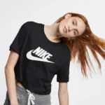 Nike Sportswear EssentialWomen's Cropped Logo T-Shirt - Image 2
