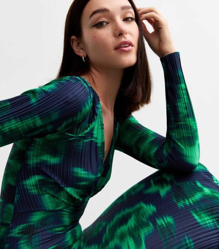 Green Floral Plissé Pleat Long Sleeve Dress - Image 2